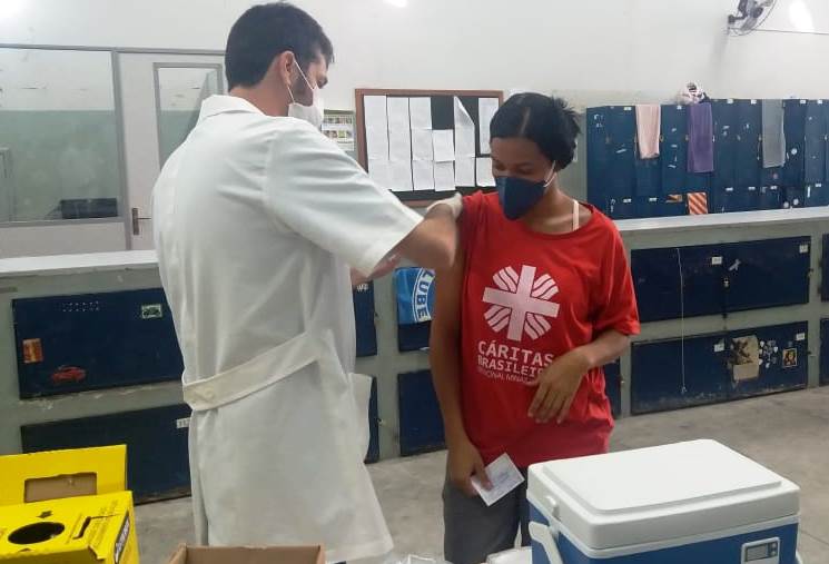 Usuários do Centro Pop Sul recebem vacina contra a gripe
